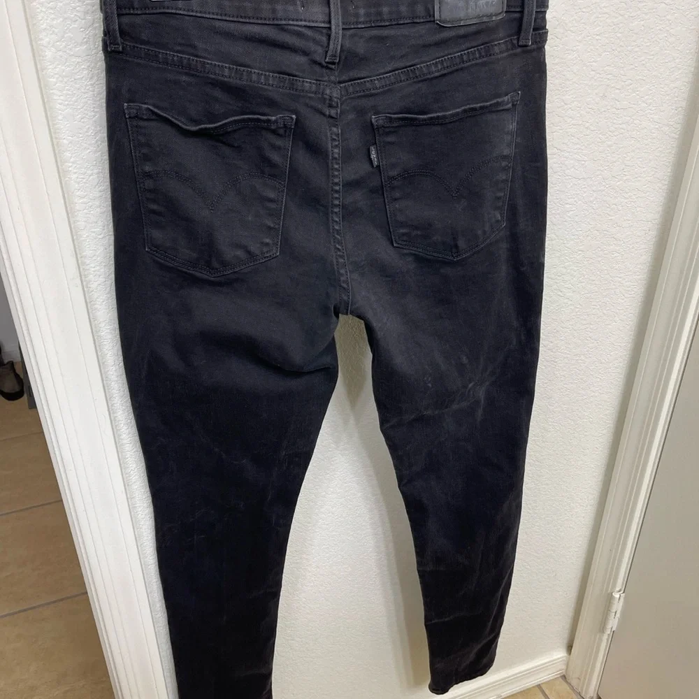 Like New Levi’s 311 Shaping Skinny Jeans - Size 29 x 32 - Soft Black - Picture 6 of 7